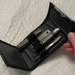 Like New Bassett USA Black Snap Travel Case Manicure Nail Grooming Tools